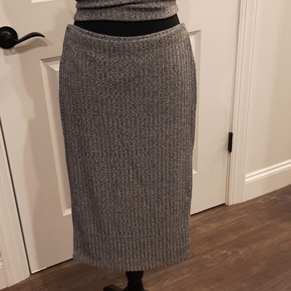Gray Two Piece Sweater Pencil Skirt Set - Picture 3 of 12